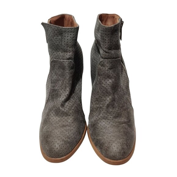 JustFab 7 Womens Gray Ankle Boots Perforated Faux Suede Block Heel Zip Booties - Picture 5 of 12